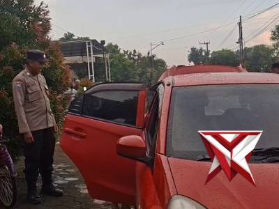 pelayanan kepada jemaat gereja yang menjalankan ibadah di Gereja Santo Karolus Sumberbening, Bringin