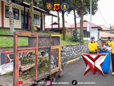 JUMAT BERSIH - SPN Polda Jabar Ka SPN Polda Jabar - Kombes Pol Agus Nugraha, S.H., S.I.K., M.H. bers - PoliceTube