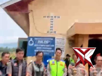 Kapolres pengecekan ibadah gereja di Mataram - PoliceTube