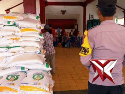 Pengamanan penyaluran bantuan beras di baldes jatiguwi