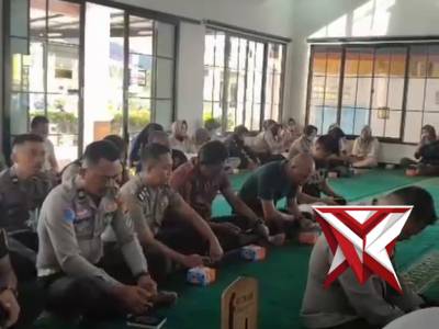 Polres Ogan Komering Ilir (OKI) melaksanakan kegiatan pembinaan rohani dan mental (Binrohtal) di Mas - PoliceTube