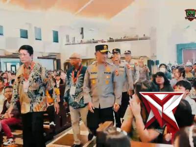 Kapolda Sumsel IJP Sandi Nugroho meninjau langsung pengamanan puncak perayaan Paskah 2026 di Plg - PoliceTube