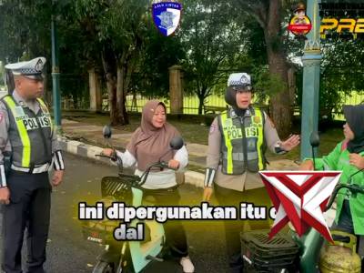 Anggota Polsek BTS ulu polres Musi Rawas memasang polisline (7)