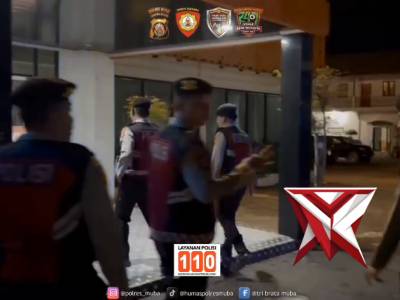 ANGGOTA POLISI BERPATROLI. SM11