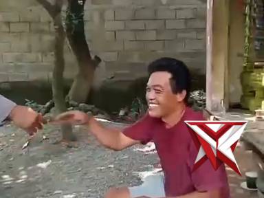 Bhabinkamtibmas Patroli Harkamtibmas Sambang Desa Binaan dan memberikan antisipasi curanmor - PoliceTube