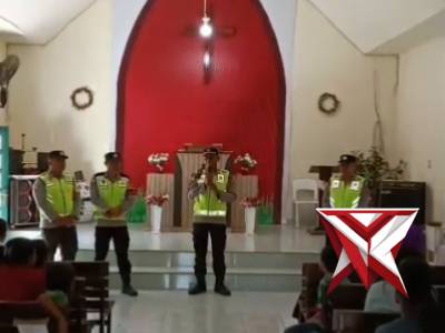 Kapolsek beserta anggota personil Polsek stl ulu terawas lakukan Pengamanan kegiatan ibadah hari PAS - PoliceTube