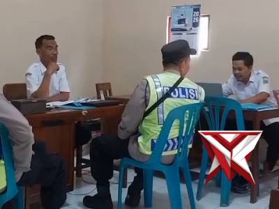 Anggota Polsek Alian melaksanakan giat sambang warga desa situasi aman kondusif - PoliceTube