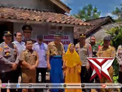 Bantuan Rumah Tinggal Kepada Keluarga Pak Suparni di Desa Margodadi Kec Semendawai Suku lll Dari Kap - PoliceTube