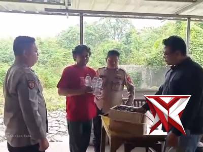 Puluhan Botol Miras Diamankan Polsek Seltim - PoliceTube