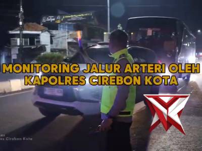 Kapolres Cirebon Kota Turun Tangan Bantu Bus Mogok di Jalur Arteri - PoliceTube
