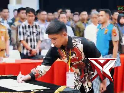 Kapolda Sumatera Selatan Irjen Pol Dr. Sandi Nugroho memimpin upacara pengambilan sumpah dan penanda