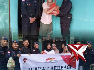 Satbrimob Polda Kalbar membali melaksanakan kegiatan jumat berbagi - PoliceTube