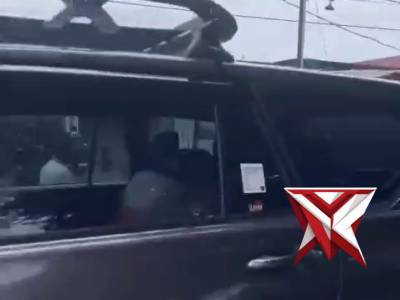 Polsek tugumulyo memperbaiki jalan yang rusak