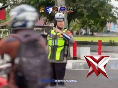 Giat gatur lalin - PoliceTube