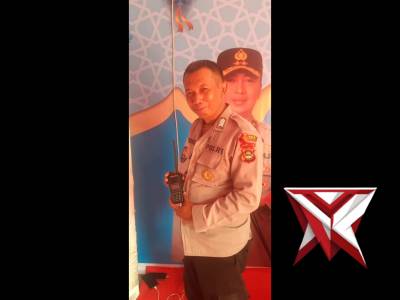 Melaksanakan pembagian alat komunikasi HT - PoliceTube