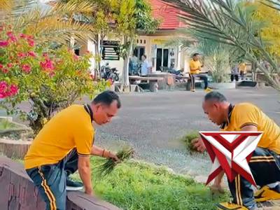 Polres Kaur Rutin Bersih Lingkungan, Dukung Program Pemerintah Wujudkan Lingkungan Asri