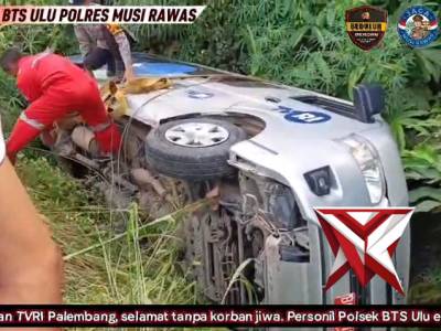 Polsek BTS ULU Evakuasi korban lakalantas tunggal sibawah jembatan tebing cik ani