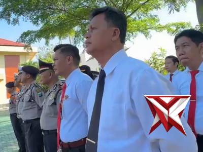 Pemberian penghargaan personel dan masyarakat dedikasi OPS ketupat - PoliceTube