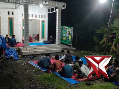 Bhabinkamtibmas Polsek Kesamben Laksanakan Pam Giat Pengajian Penyiar Sholawat Wahidiyah