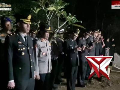 Upacara Pemakaman Alm. AIPDA Imron Affandi Anggota Satlantas Polres Probolinggo - PoliceTube