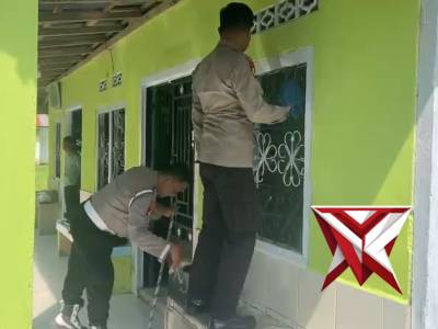 Polsek muara Kelingi melaksanakan program belida, Membersihkan masjid di kec. Muara kelingi - PoliceTube