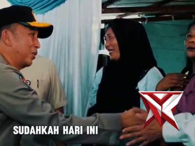 Kapolda Sumsel Irjen Pol. Dr. Sandi Nugroho, S.I.K., S.H., M.Hum. membawa kebahagiaan bagi warga den - PoliceTube
