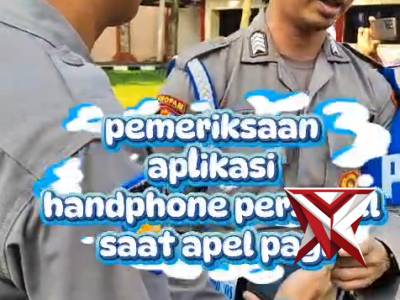 POLDA SUMSEL~giat pemeriksaan aplikasi pada handphone personel Polres Muara Enim oleh Seksi Propam d