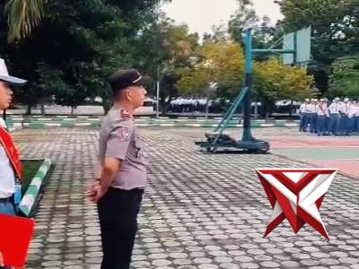 Bhabinkamtibmas menjadi pembina upacara ??