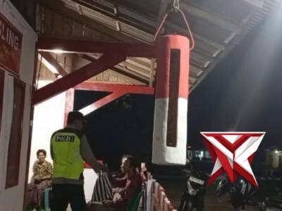 Sambang Pos Kamling oleh anggota Polsek SRUWENG