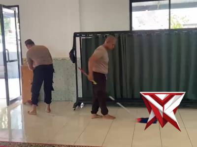 @Polsek Tugumulyo melakukan giat kurve di Masjid Al-Yaqin Desa A. Widodo - PoliceTube