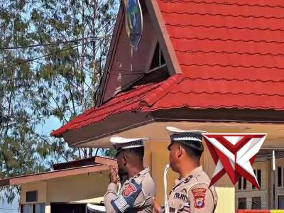 Kegiatan fungsional sat lantas polres Deiyai memperagakan gerakan dasar lalu lintas - PoliceTube