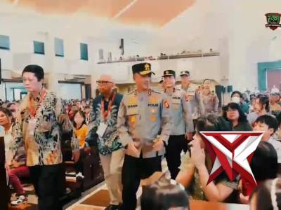 Kapolda Sumatera Selatan Irjen Pol Sandi Nugroho meninjau langsung pengamanan puncak perayaan Paskah - PoliceTube