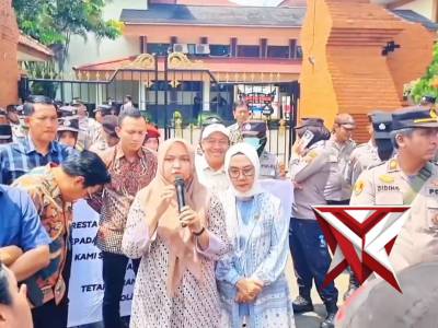 Polresta Cirebon Amankan Aksi Unjuk Rasa DPP LSM GERAM di DPRD, Situasi Aman Kondusif - PoliceTube