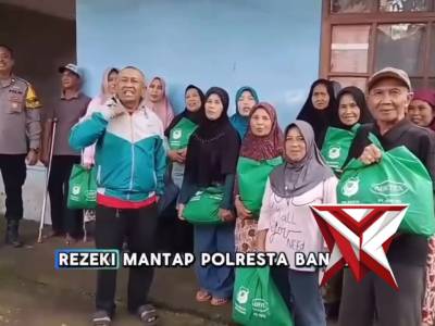 Jelang Ramadhan, Bhabinkamtibmas Salurkan Bantuan Sembako dari Kapolresta Bandung kepada Warga.