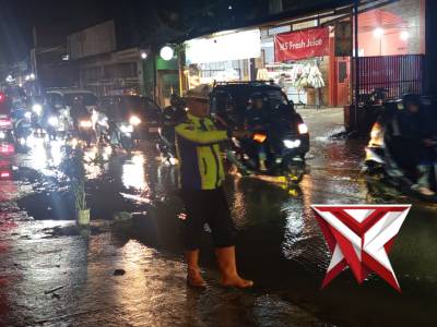 Takziah Kapolresta Bandung Kepada Korban Meninggal Dunia Insiden Ambruknya Pasar Soreang,Kabupaten