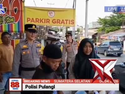 *BREAKING NEWS*
Personil Polres OKU Temukan Satu Keluarga Terlantar yang Telah Berjalan Kaki 3 Bulan