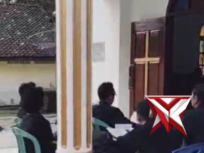 Kegiatan pengamanan Ibadah umat kristiani gereja GPIB