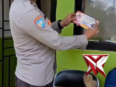 PEMASANGAN STIKER IMBAUDAN DAN 110 DARI BHABINKAMTIBMAS POLSEK BABAT TOMAN