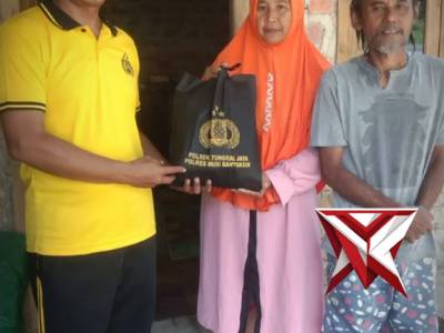 19. Memberikan kebahagian kepada ibu ibu dihari kartini - PoliceTube