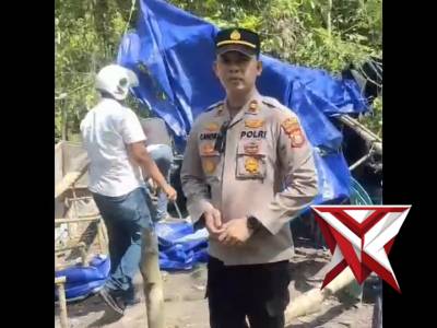 Pembongkaran terhadap pondok narkoba yg berada di perkebunan warga Desa Terusan Menang Kec. SP Padan