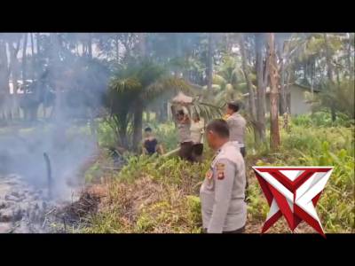 Satlantas dan Polsek Nanga Pinoh padamkan api di area Yayasan Emaus Nanga Pinoh