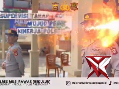 (07) anggota Polsek BTS ulu polres Musi Rawas memberikan himbawan kepada masyarakat agar slalu berha