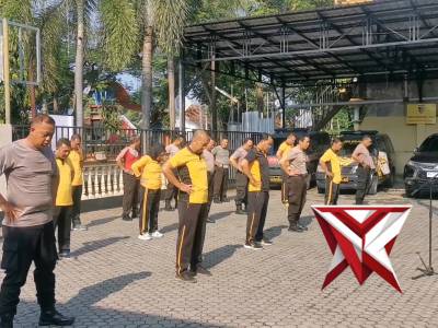 Olah Raga Rutin Polsek Mojoroto