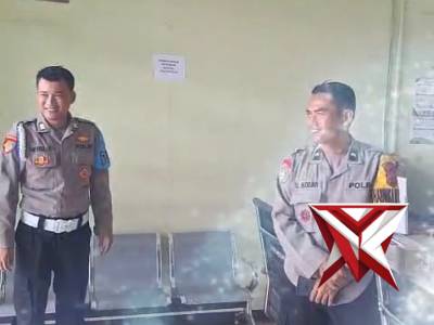 Bhabinkamtibmas Polsek Cimaung melaksanakan kegiatan sambang dan silaturahmi kepada staf desa