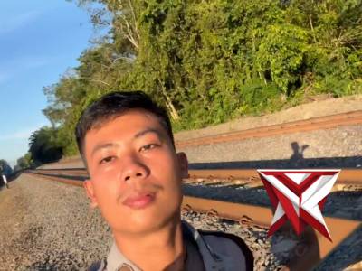 Bhabinkamtibmas membantu warga desa pangkul kota prabumulih - PoliceTube