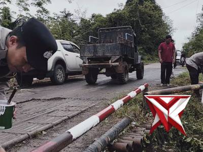 (07) anggota Polsek BTS ulu polres Musi Rawas memberikan himbawan kepada masyarakat agar slalu berha - PoliceTube