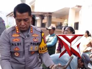 Takziah Kapolresta Bandung Kepada Korban Meninggal Dunia Insiden Ambruknya Pasar Soreang,Kabupaten B - PoliceTube