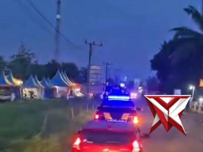 Polres Musi Rawas memberikan pertolongan kepada pengendara mudi k yang rusak kendaraannya - PoliceTube