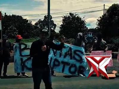 Aksi demo d kantor kejaksaan - PoliceTube