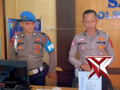 Personel Polres Sarolangun Beri Himbauan Kepada Pemohon Sim Aturan Berlalu Lintas dan penerbitan sim
